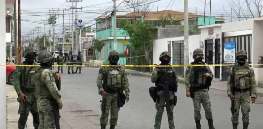 El Comité de Derechos Humanos de Nuevo Laredo denunció que militares mataron a cinco jóvenes y que uno más se encuentra grave, en la Colonia Manuel Cavazos cuando estos salían de un antro.